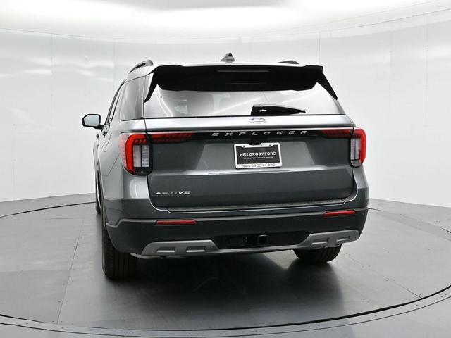 Photo of 2025 Gray Metallic Ford Explorer