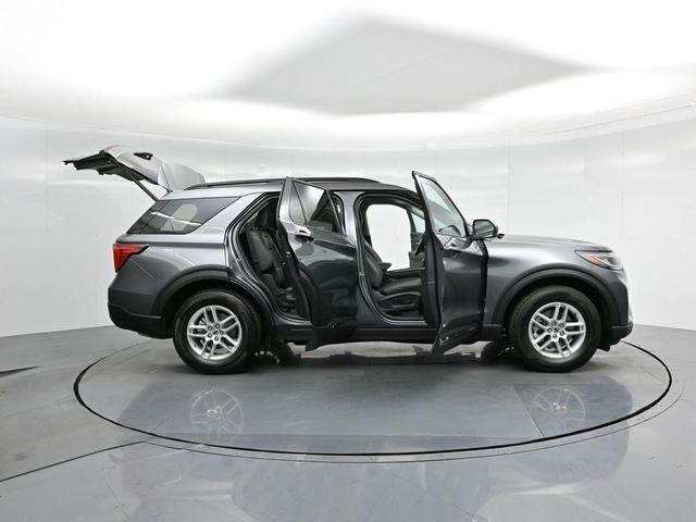 Photo of 2025 Gray Metallic Ford Explorer