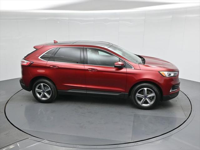Photo of 2019 Ruby Red Metallic Tinted Clearcoat Ford Edge