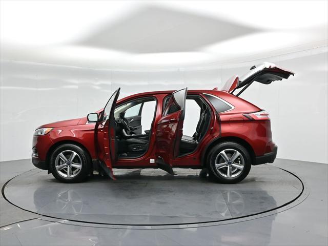Photo of 2019 Ruby Red Metallic Tinted Clearcoat Ford Edge