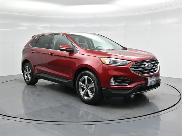 Photo of 2019 Ruby Red Metallic Tinted Clearcoat Ford Edge