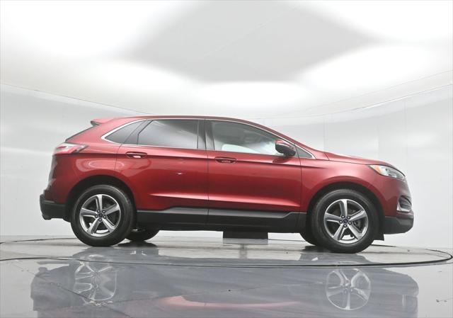 Photo of 2019 Ruby Red Metallic Tinted Clearcoat Ford Edge