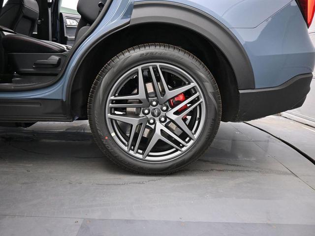 Photo of 2025 Vapor Blue Ford Explorer