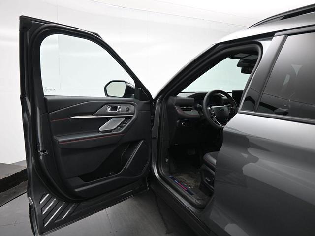Photo of 2025 Gray Metallic Ford Explorer