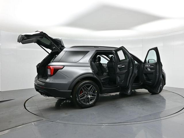Photo of 2025 Gray Metallic Ford Explorer