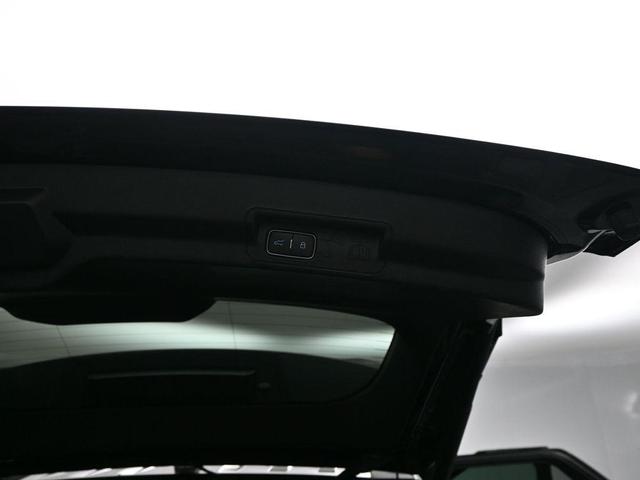 Photo of 2023 Agate Black Metallic Ford Explorer