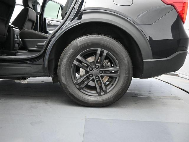 Photo of 2023 Agate Black Metallic Ford Explorer