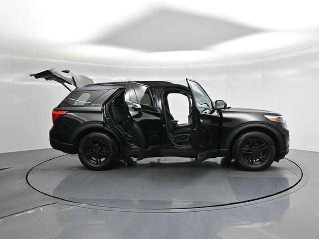 Photo of 2023 Agate Black Metallic Ford Explorer