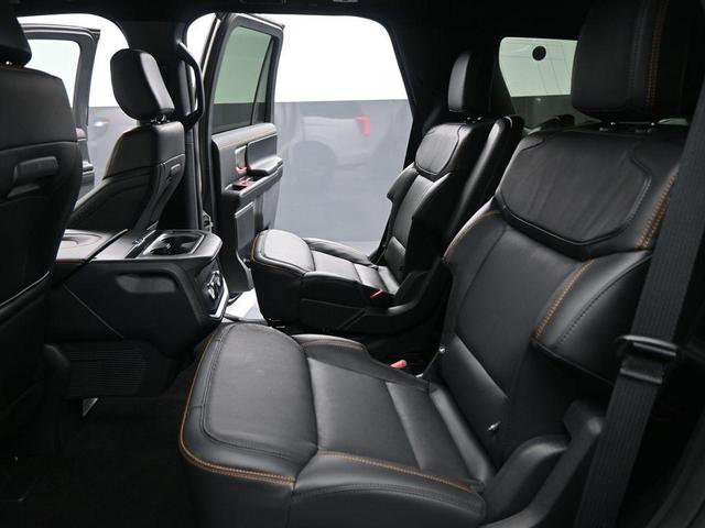 Photo of 2025 White Ford Expedition