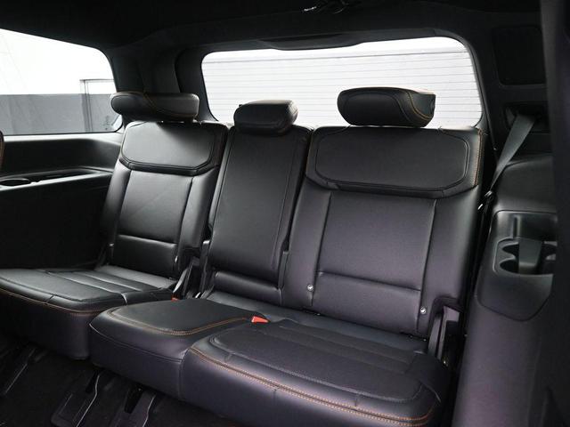Photo of 2025 White Ford Expedition