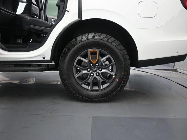 Photo of 2025 White Ford Expedition