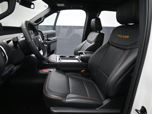 Photo of 2025 White Ford Expedition