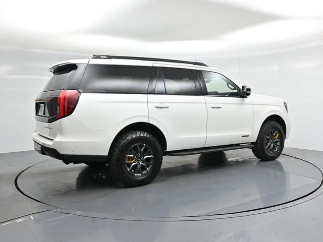 Photo of 2025 White Ford Expedition