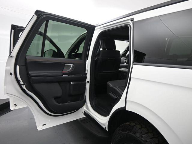Photo of 2025 White Ford Expedition