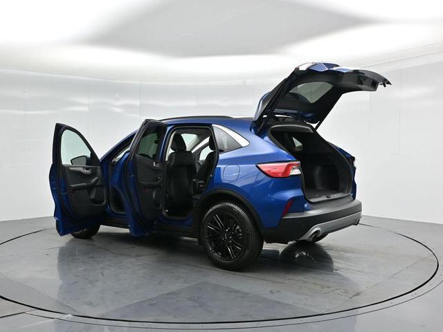 Photo of 2022 Atlas Blue Metallic Ford Escape