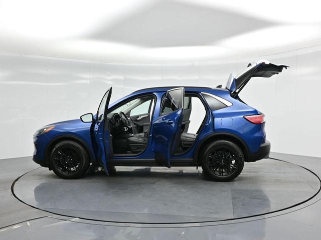 Photo of 2022 Atlas Blue Metallic Ford Escape