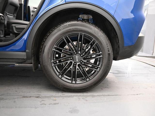 Photo of 2022 Atlas Blue Metallic Ford Escape