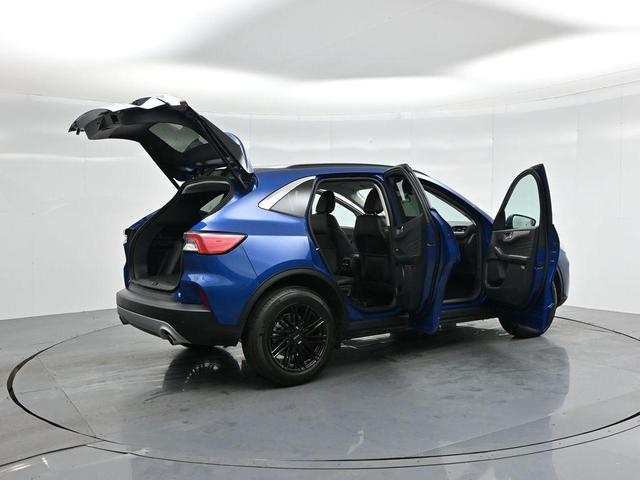 Photo of 2022 Atlas Blue Metallic Ford Escape