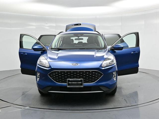 Photo of 2022 Atlas Blue Metallic Ford Escape