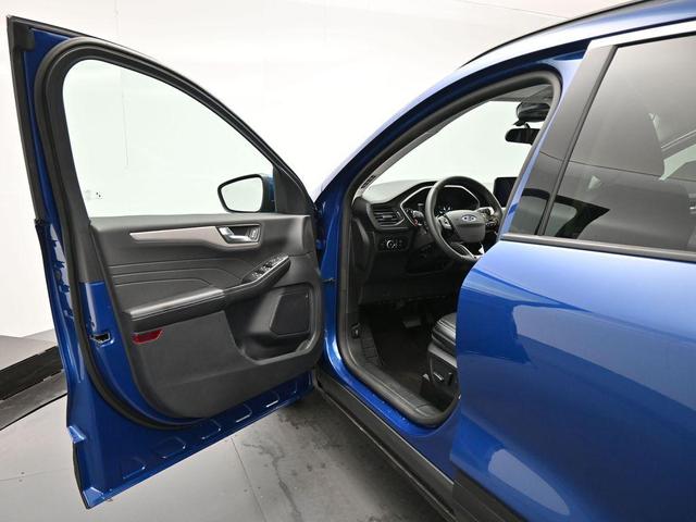 Photo of 2022 Atlas Blue Metallic Ford Escape