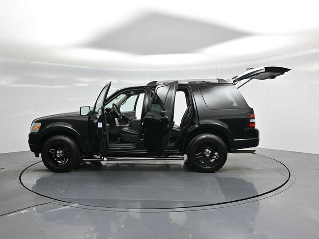 Photo of 2009 Black Clearcoat Ford Explorer