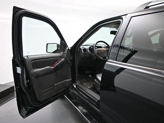 Photo of 2009 Black Clearcoat Ford Explorer