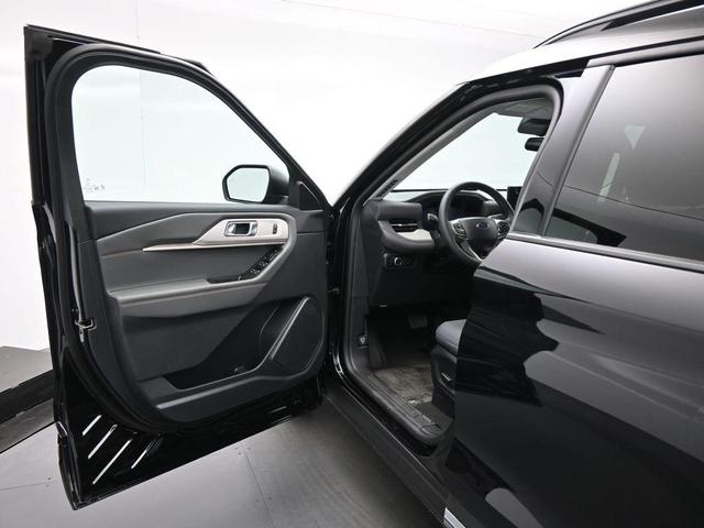 Photo of 2025 Black Metallic Ford Explorer