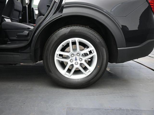 Photo of 2025 Black Metallic Ford Explorer