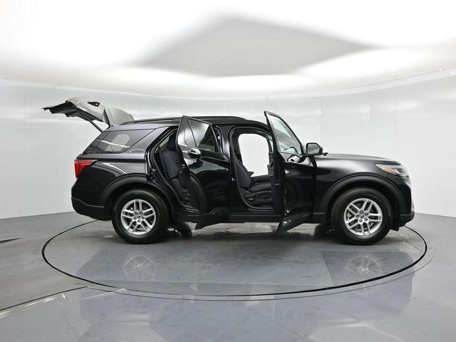 Photo of 2025 Black Metallic Ford Explorer