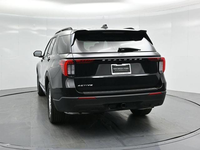 Photo of 2025 Black Metallic Ford Explorer