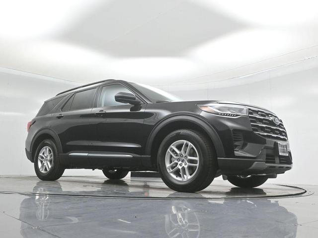 Photo of 2025 Black Metallic Ford Explorer
