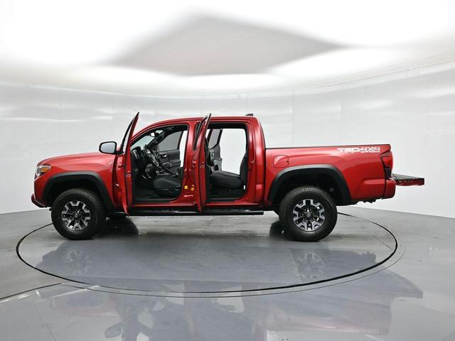 Photo of 2018 Barcelona Red Metallic Toyota Tacoma