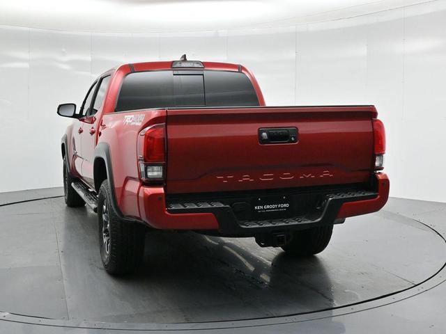 Photo of 2018 Barcelona Red Metallic Toyota Tacoma