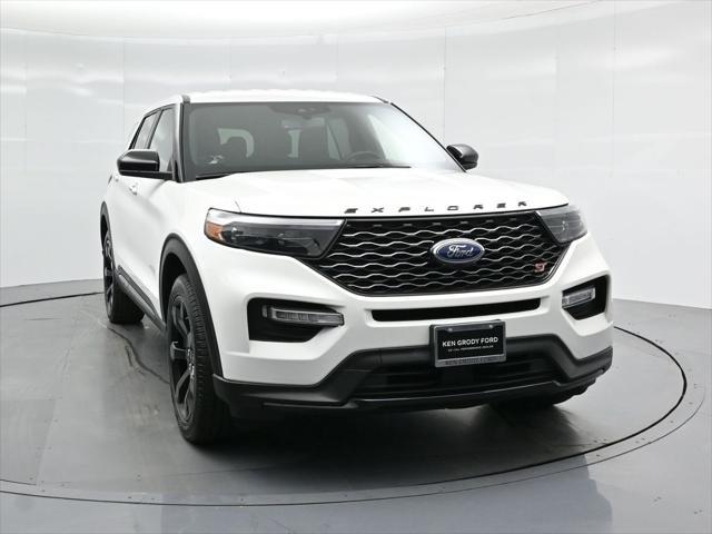 Photo of 2022 Star White Metallic Tri-Coat Ford Explorer