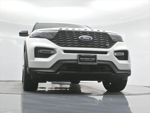 Photo of 2022 Star White Metallic Tri-Coat Ford Explorer
