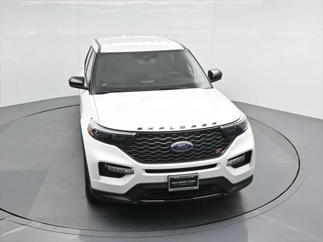 Photo of 2022 Star White Metallic Tri-Coat Ford Explorer