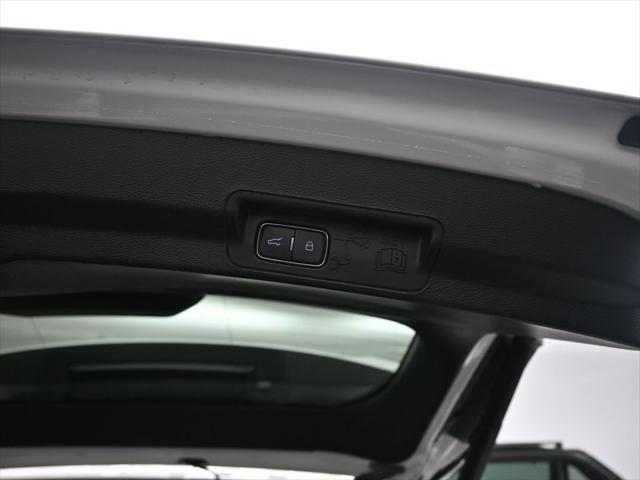 Photo of 2022 Star White Metallic Tri-Coat Ford Explorer