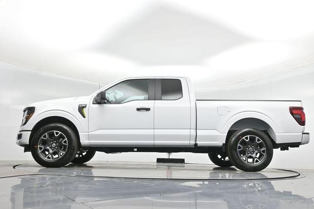 Photo of 2025 Oxford White Ford F-150