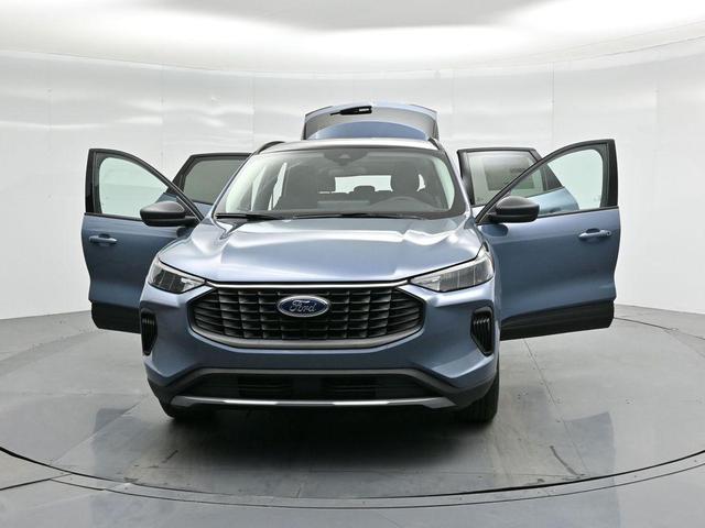 Photo of 2025 Vapor Blue Ford Escape