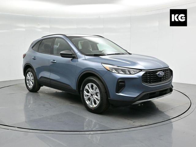 Photo of 2025 Vapor Blue Ford Escape