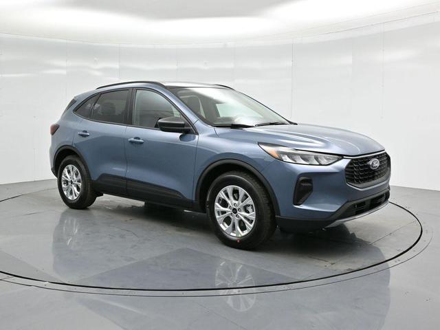 Photo of 2025 Vapor Blue Ford Escape