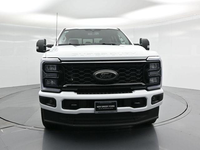 Photo of 2025 Oxford White Ford F-350