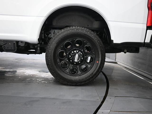 Photo of 2025 Oxford White Ford F-350