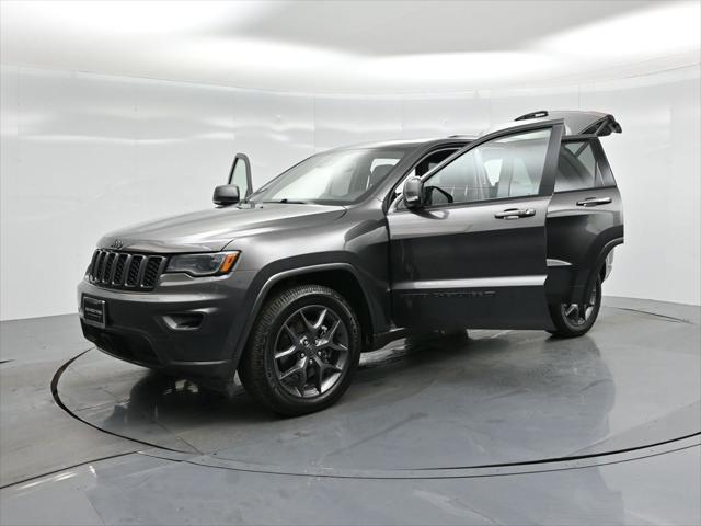 Photo of 2021 Granite Crystal Metallic Clearcoat Jeep Grand Cherokee