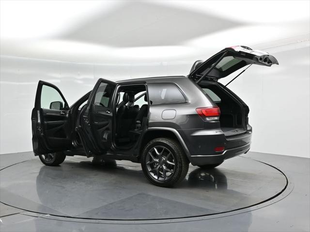 Photo of 2021 Granite Crystal Metallic Clearcoat Jeep Grand Cherokee