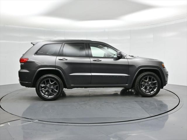 Photo of 2021 Granite Crystal Metallic Clearcoat Jeep Grand Cherokee