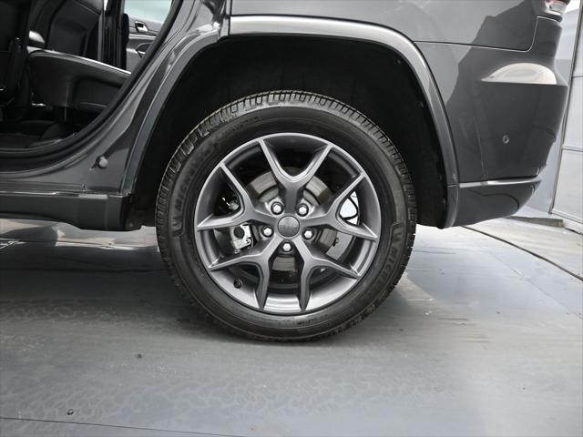 Photo of 2021 Granite Crystal Metallic Clearcoat Jeep Grand Cherokee