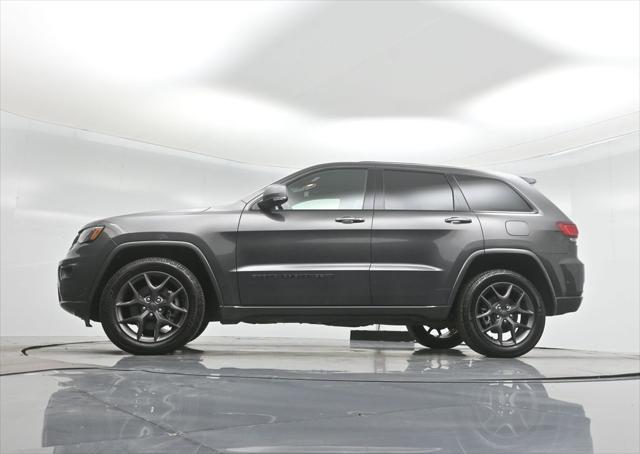 Photo of 2021 Granite Crystal Metallic Clearcoat Jeep Grand Cherokee