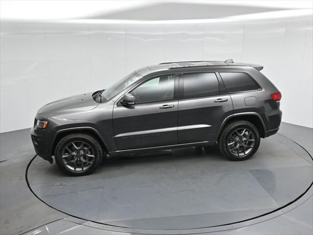 Photo of 2021 Granite Crystal Metallic Clearcoat Jeep Grand Cherokee