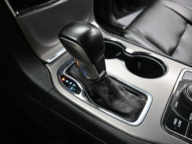 Photo of 2021 Granite Crystal Metallic Clearcoat Jeep Grand Cherokee